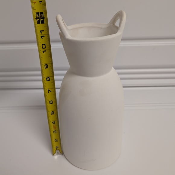 H&M Minimalist White Vase - Picture 2 of 2